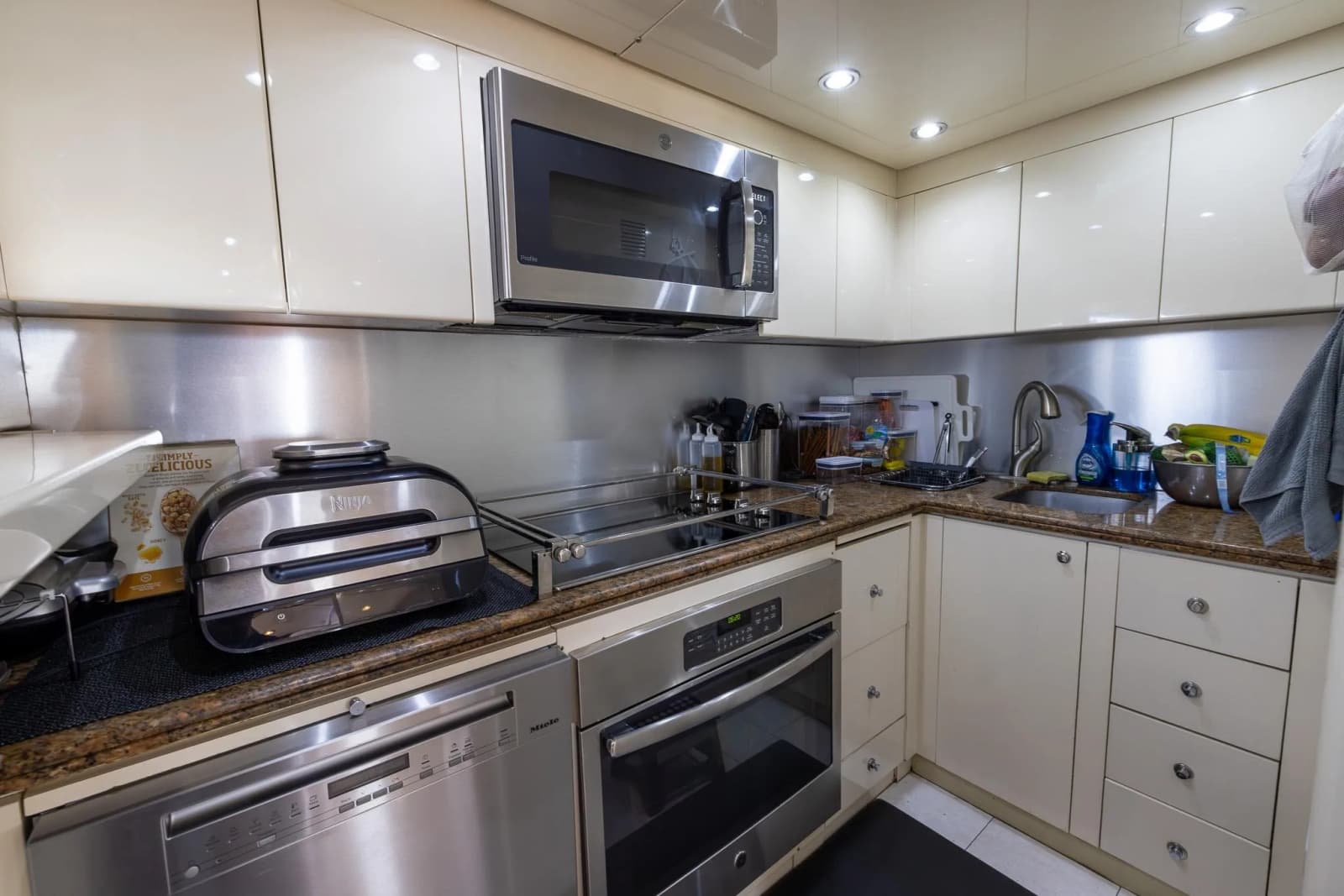 1999 Azimut 100 Jumbo