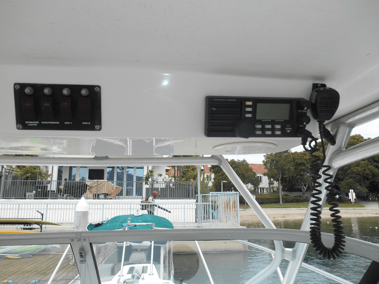 2004 Boston Whaler 255 Conquest