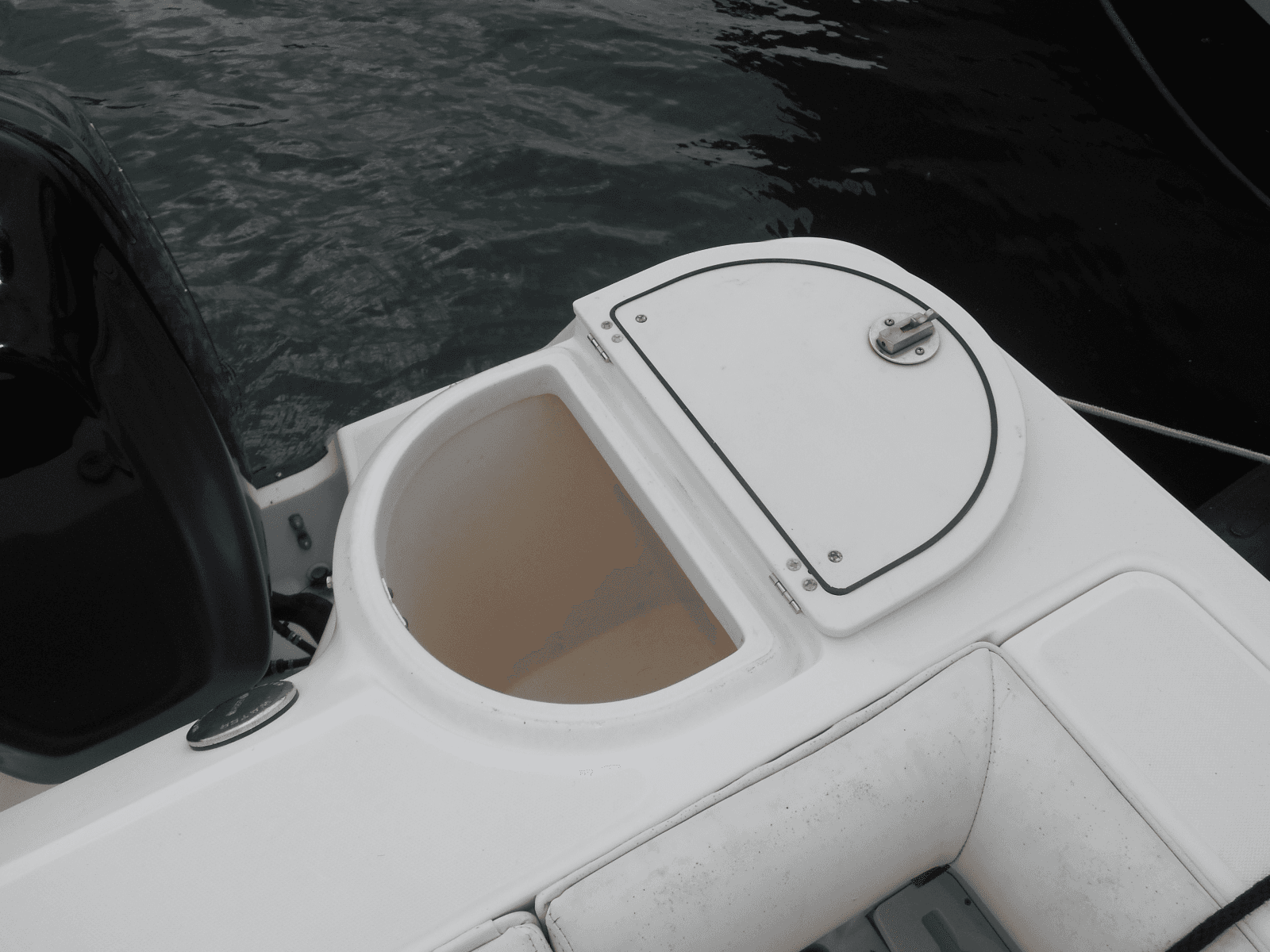 2004 Boston Whaler 255 Conquest