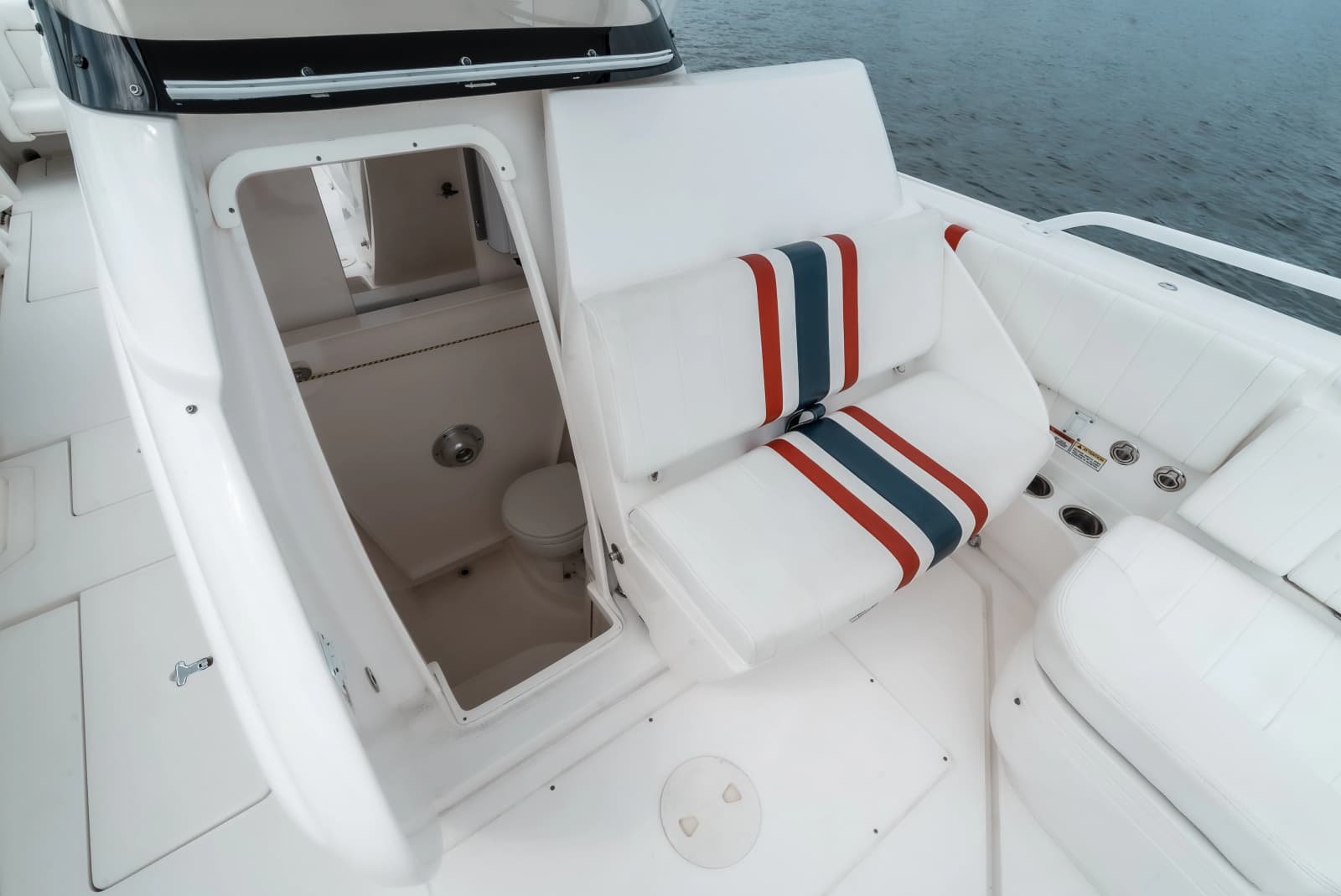 2015 Intrepid 327CC