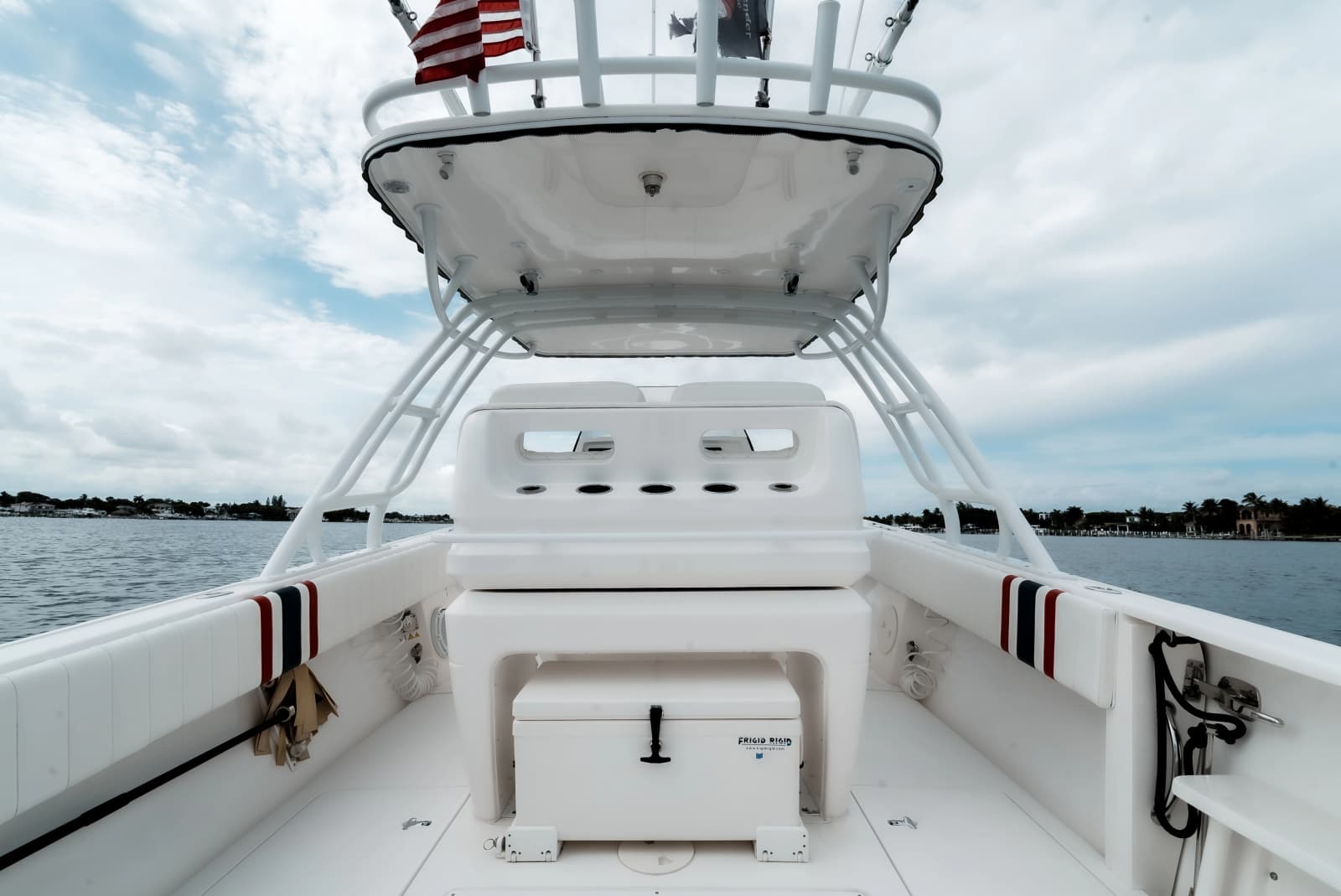 2015 Intrepid 327CC