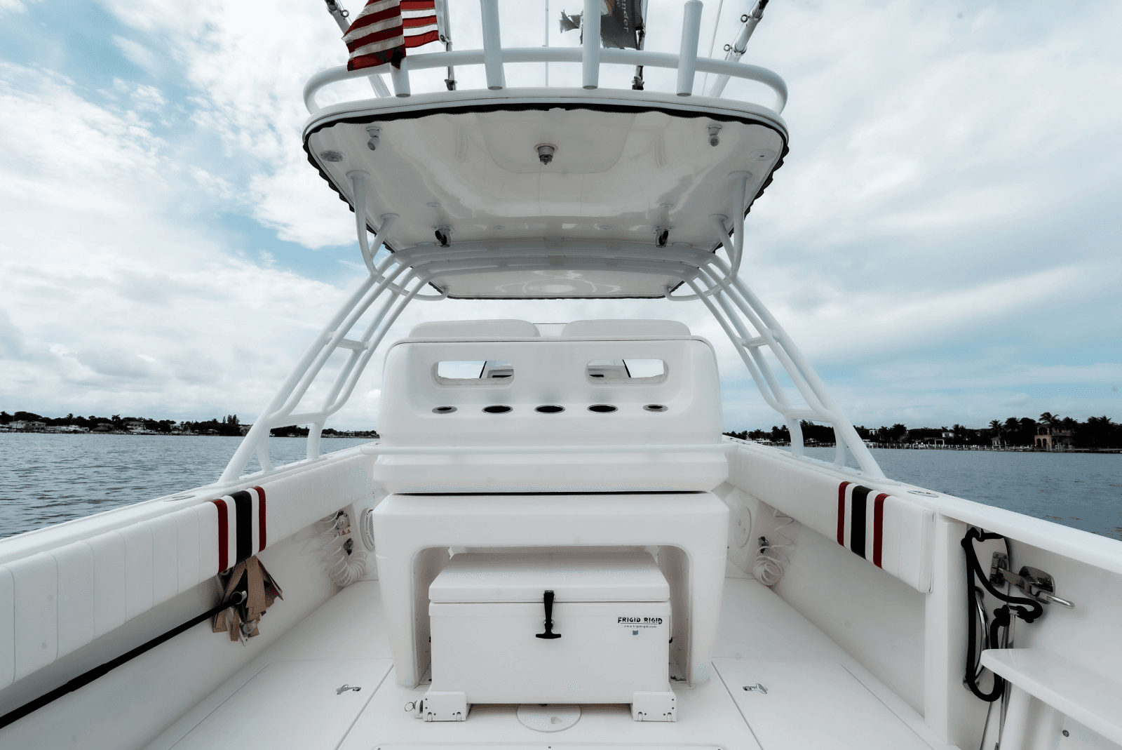 2015 Intrepid 327CC
