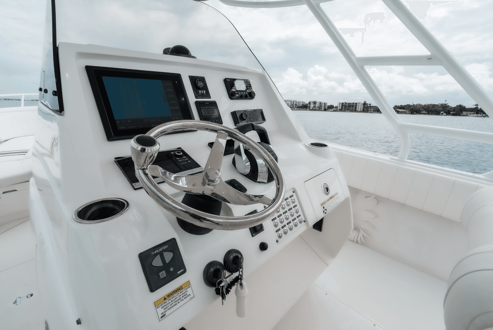 2015 Intrepid 327CC