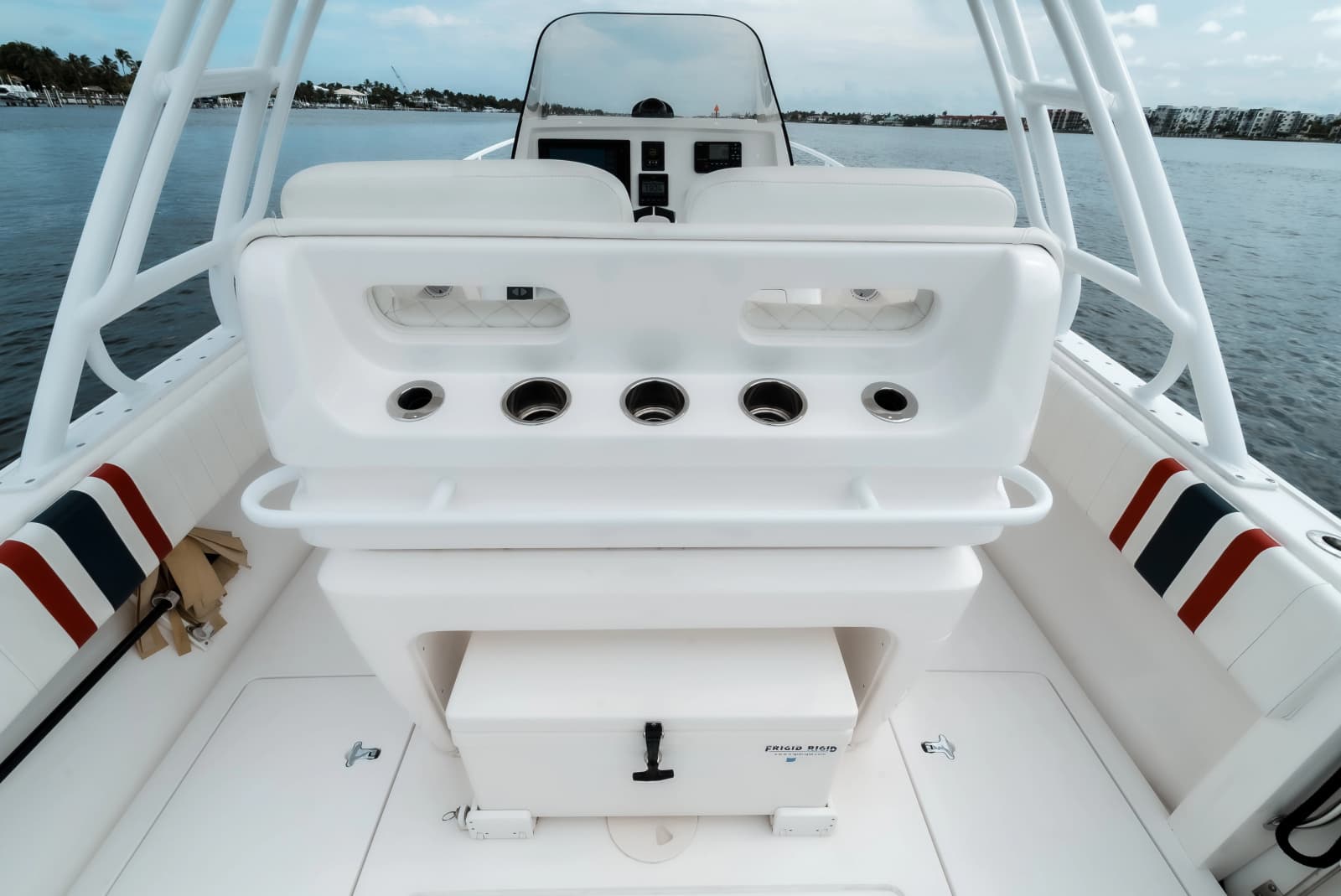 2015 Intrepid 327CC
