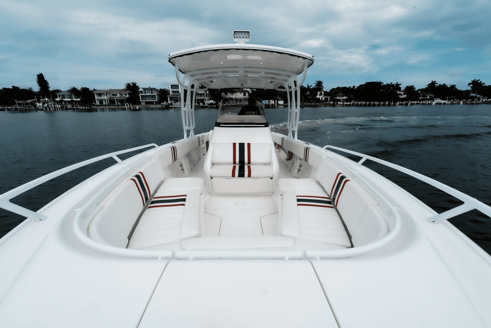 2015 Intrepid 327CC