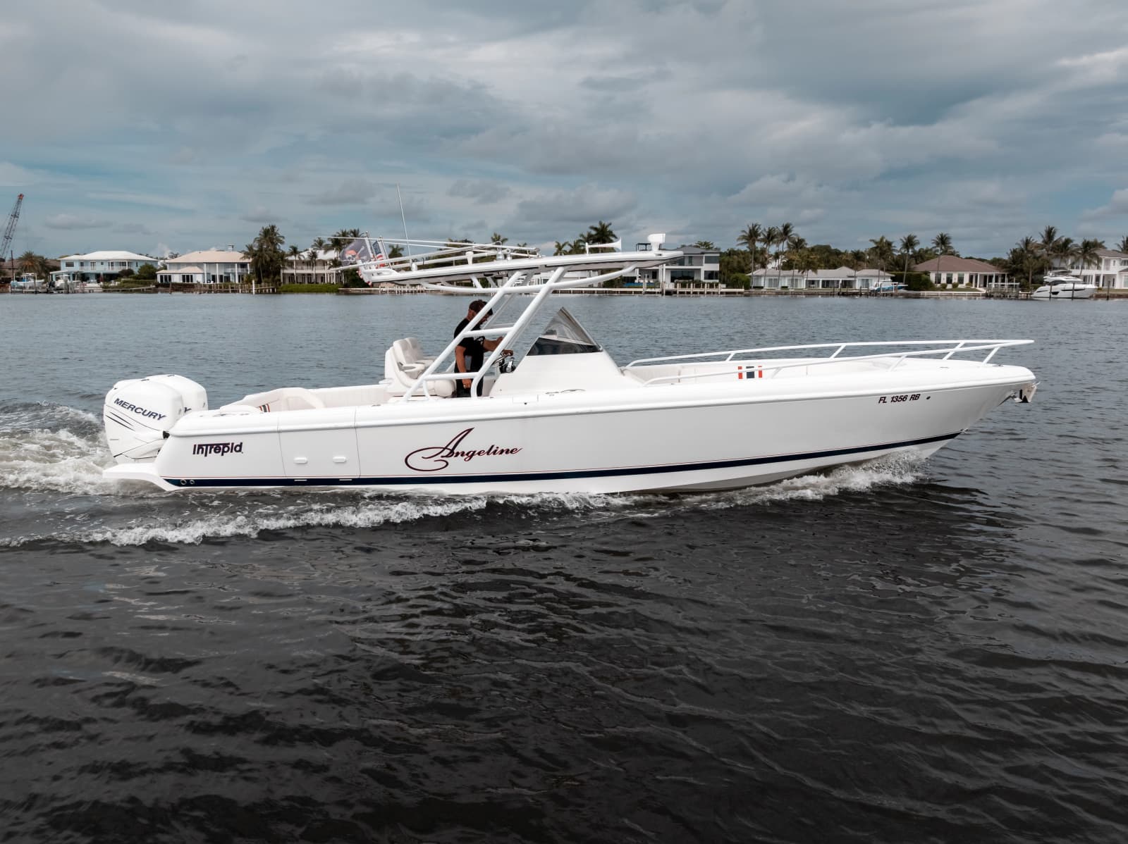 2015 Intrepid 327CC
