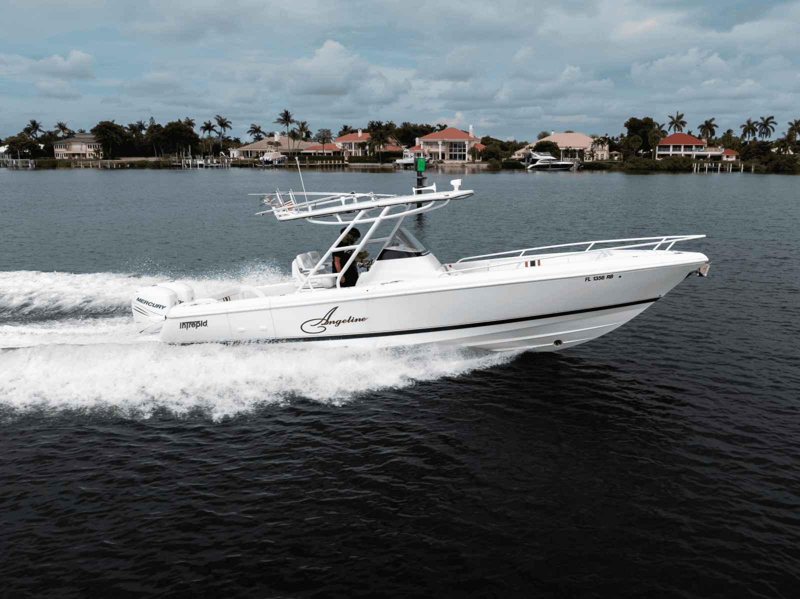 2015 Intrepid 327CC