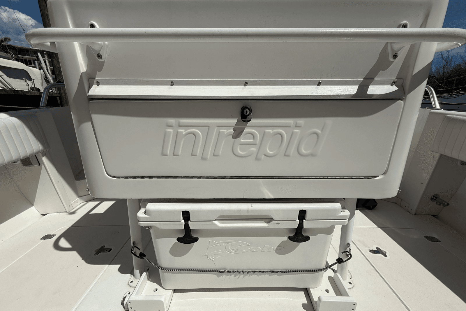 2004 Intrepid 348 WA
