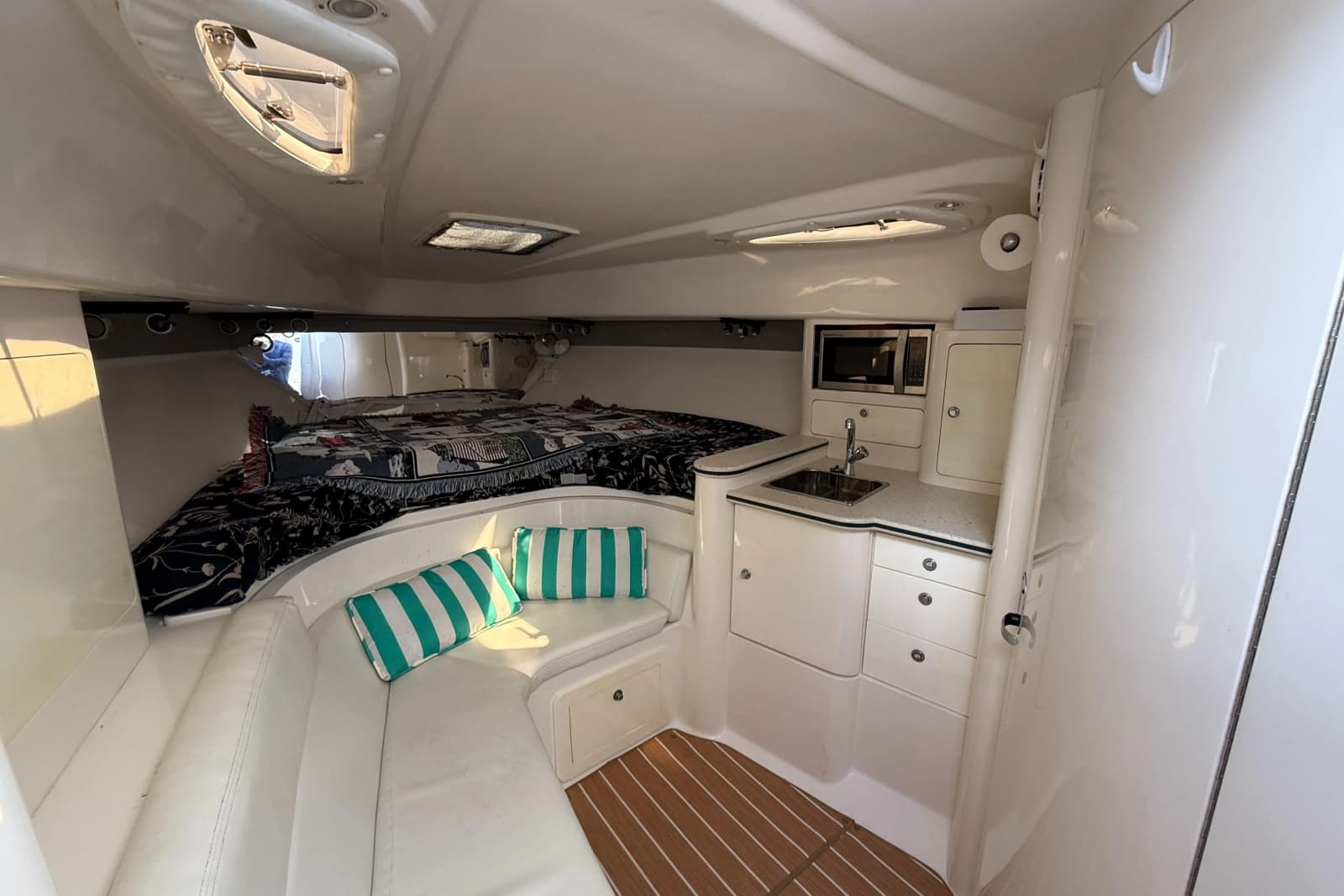 2004 Intrepid 348 WA