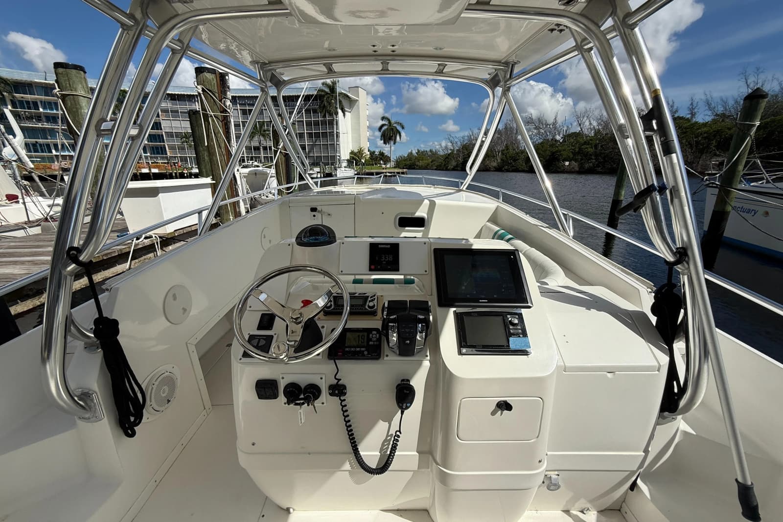 2004 Intrepid 348 WA