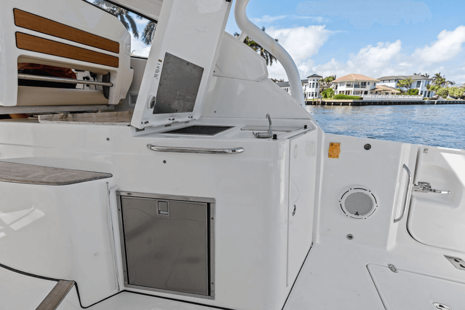 2019 Pursuit 365 DC