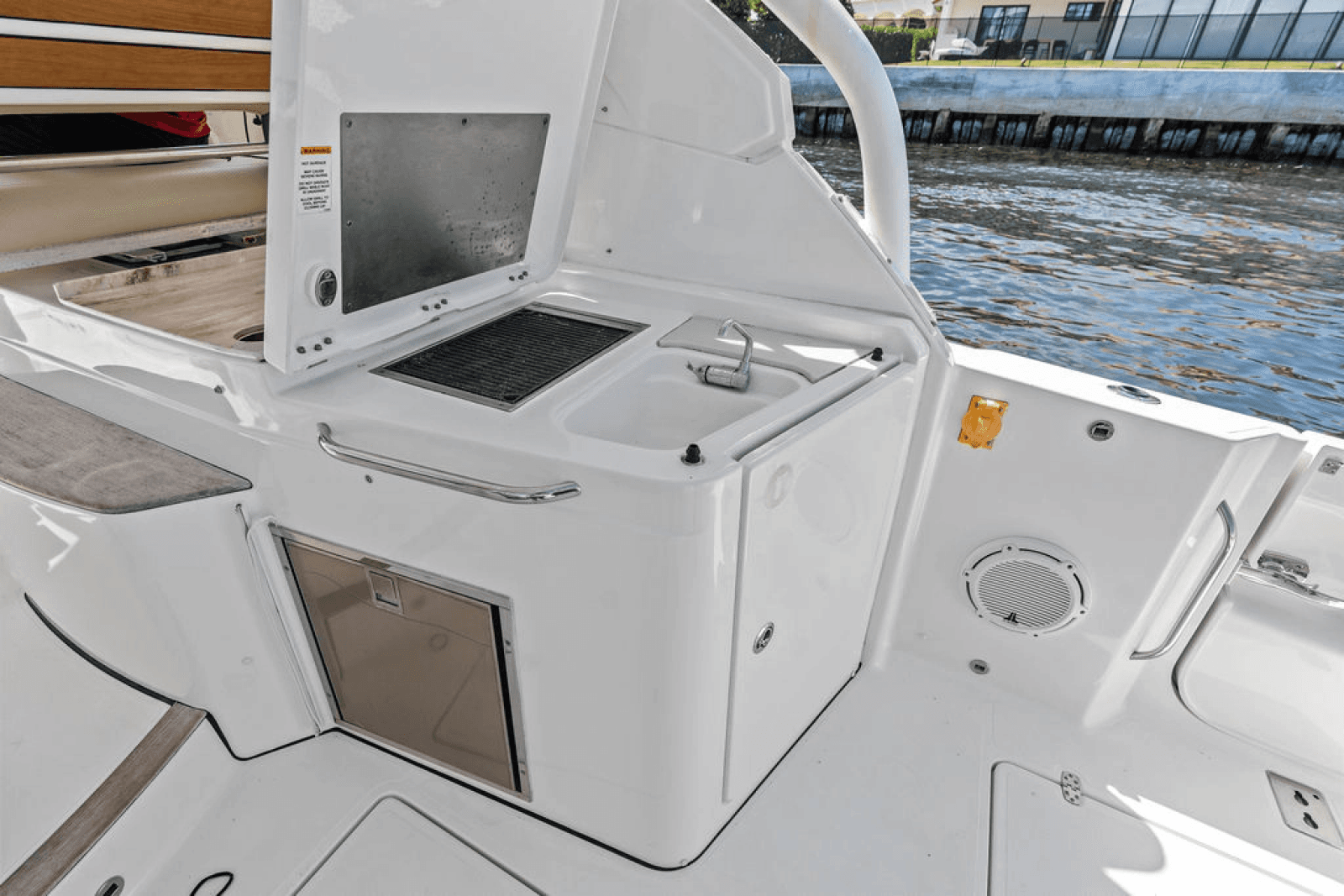 2019 Pursuit 365 DC