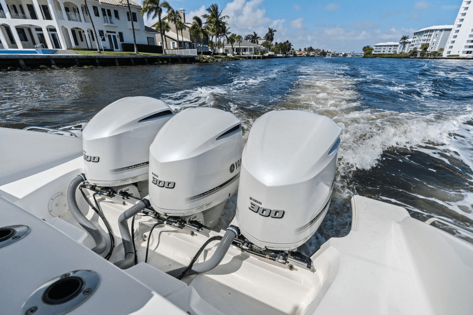 2019 Pursuit 365 DC