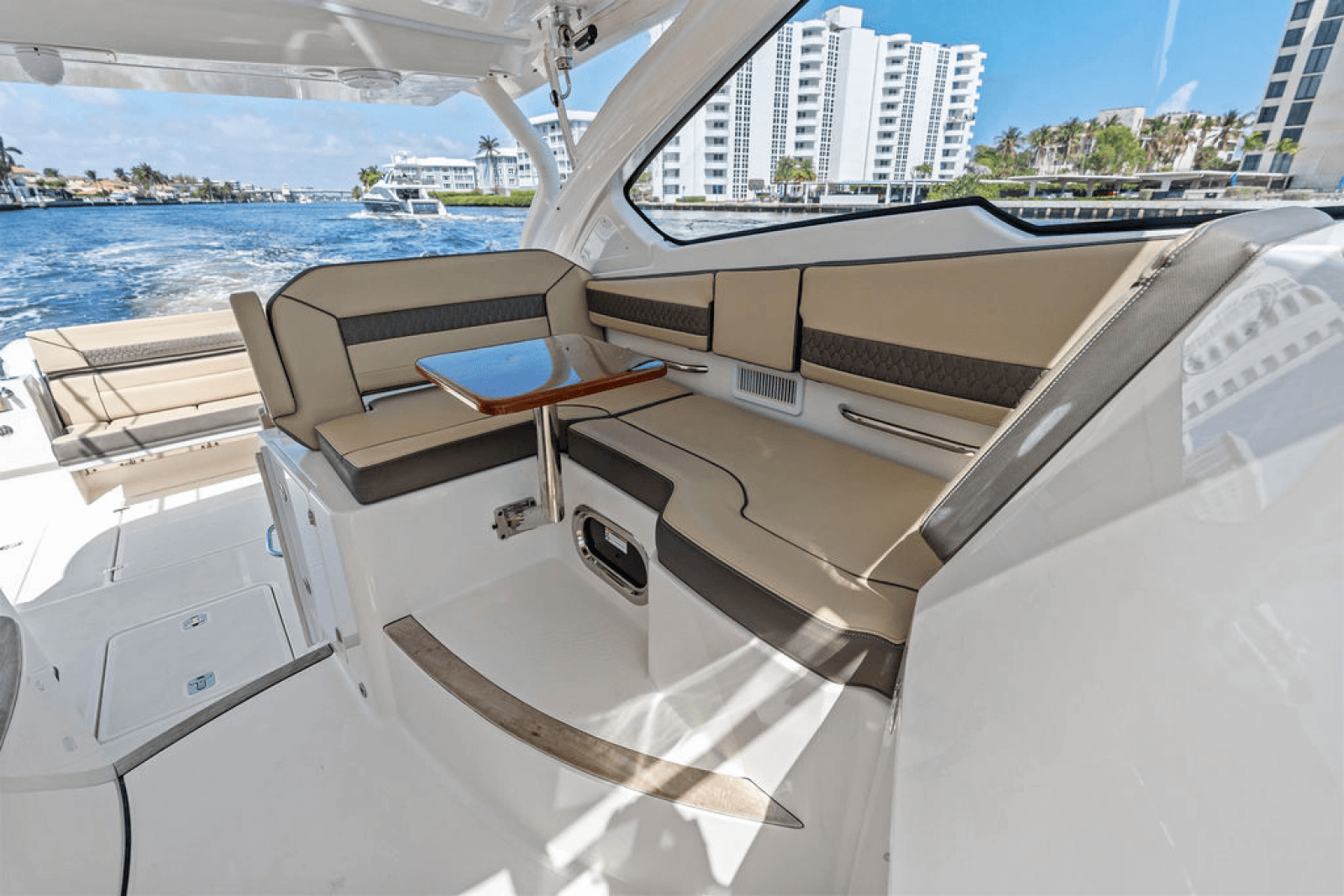 2019 Pursuit 365 DC