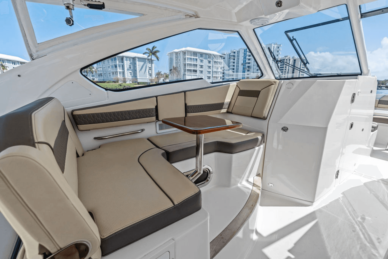 2019 Pursuit 365 DC