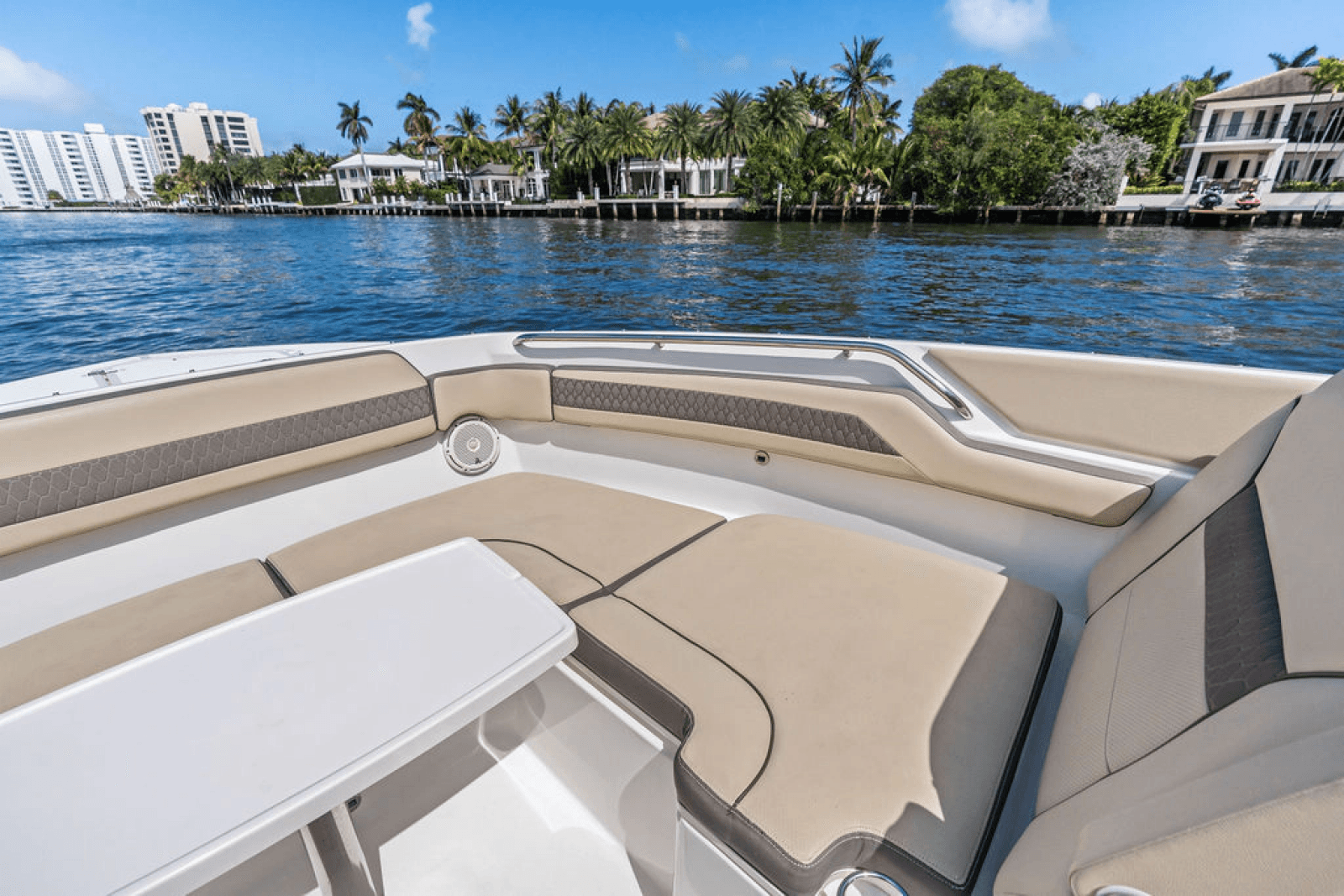 2019 Pursuit 365 DC