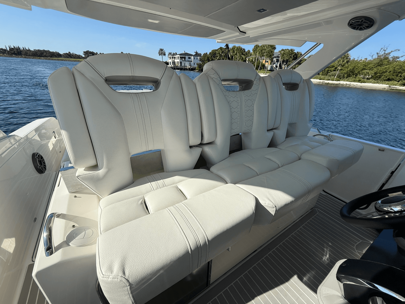 2023 Tiara Yachts 38 LS