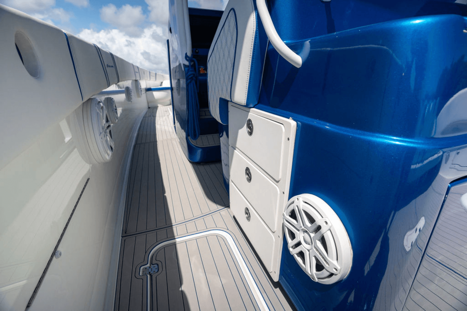 2019 Midnight Express 43 Open