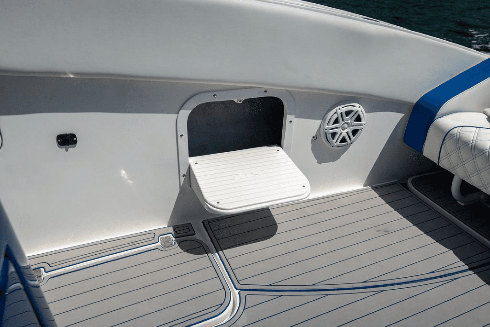 2019 Midnight Express 43 Open