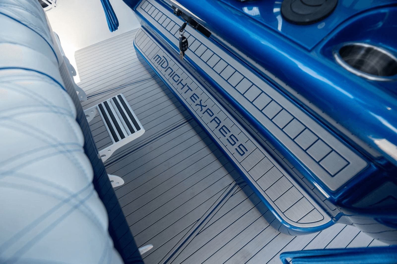 2019 Midnight Express 43 Open
