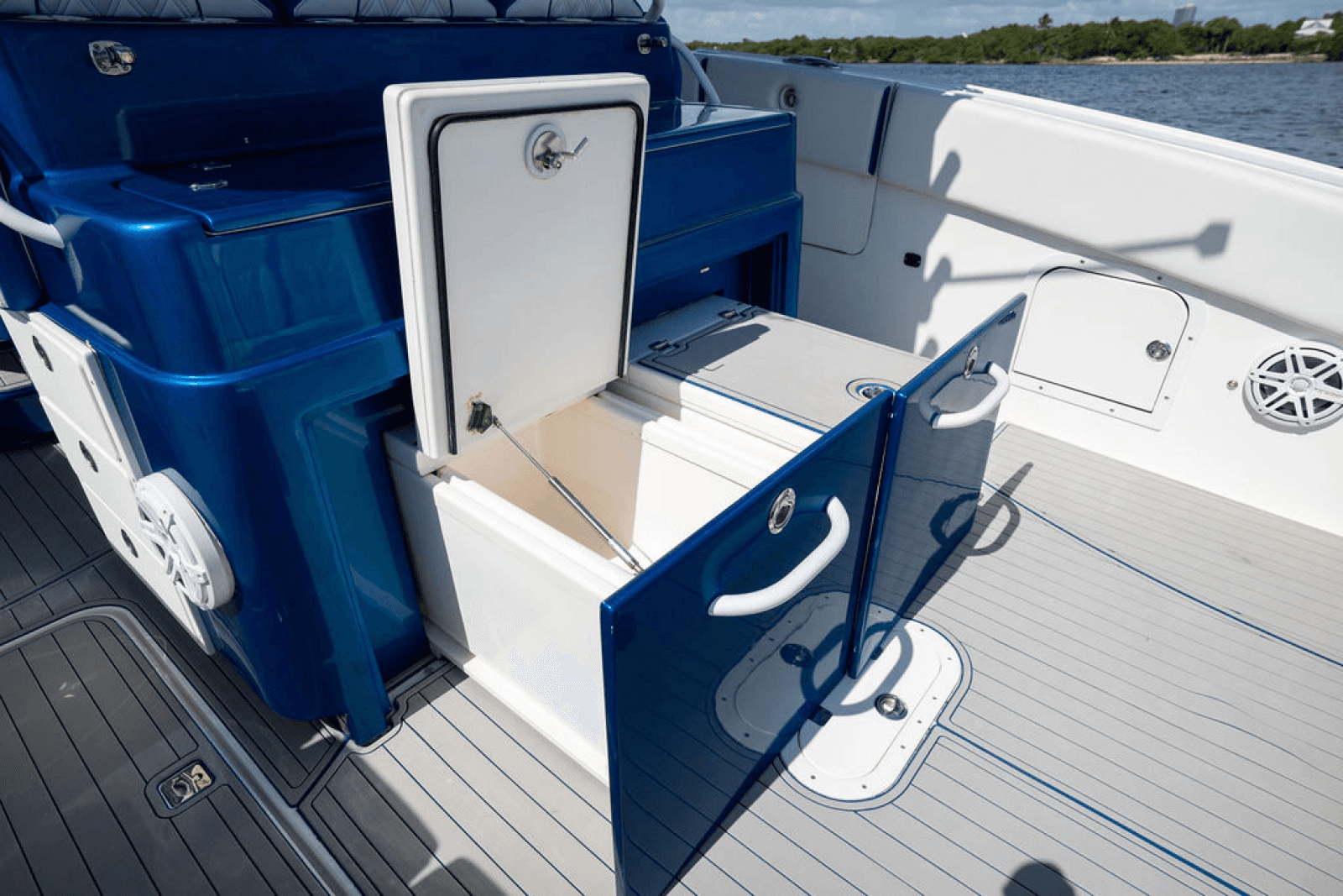 2019 Midnight Express 43 Open