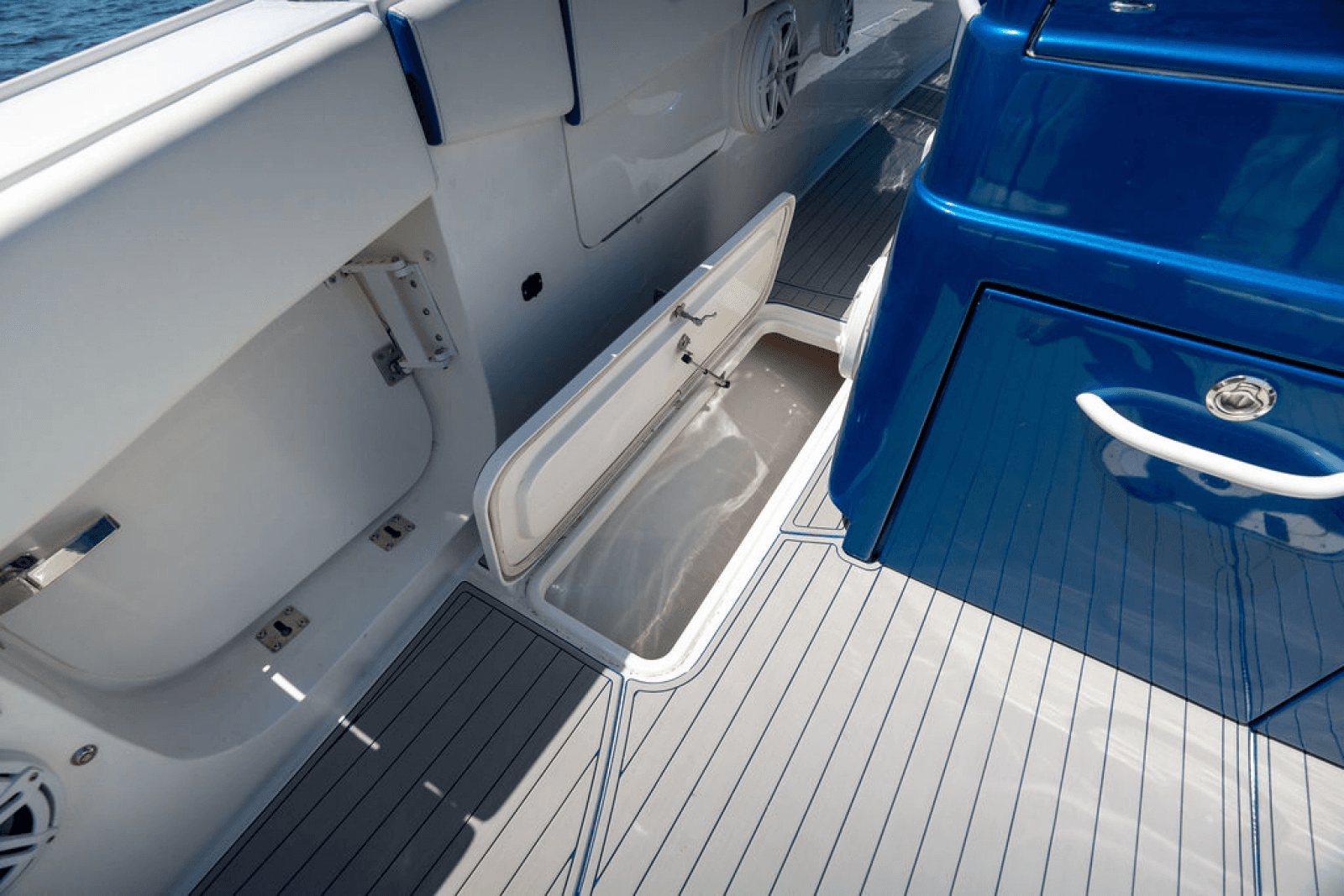 2019 Midnight Express 43 Open