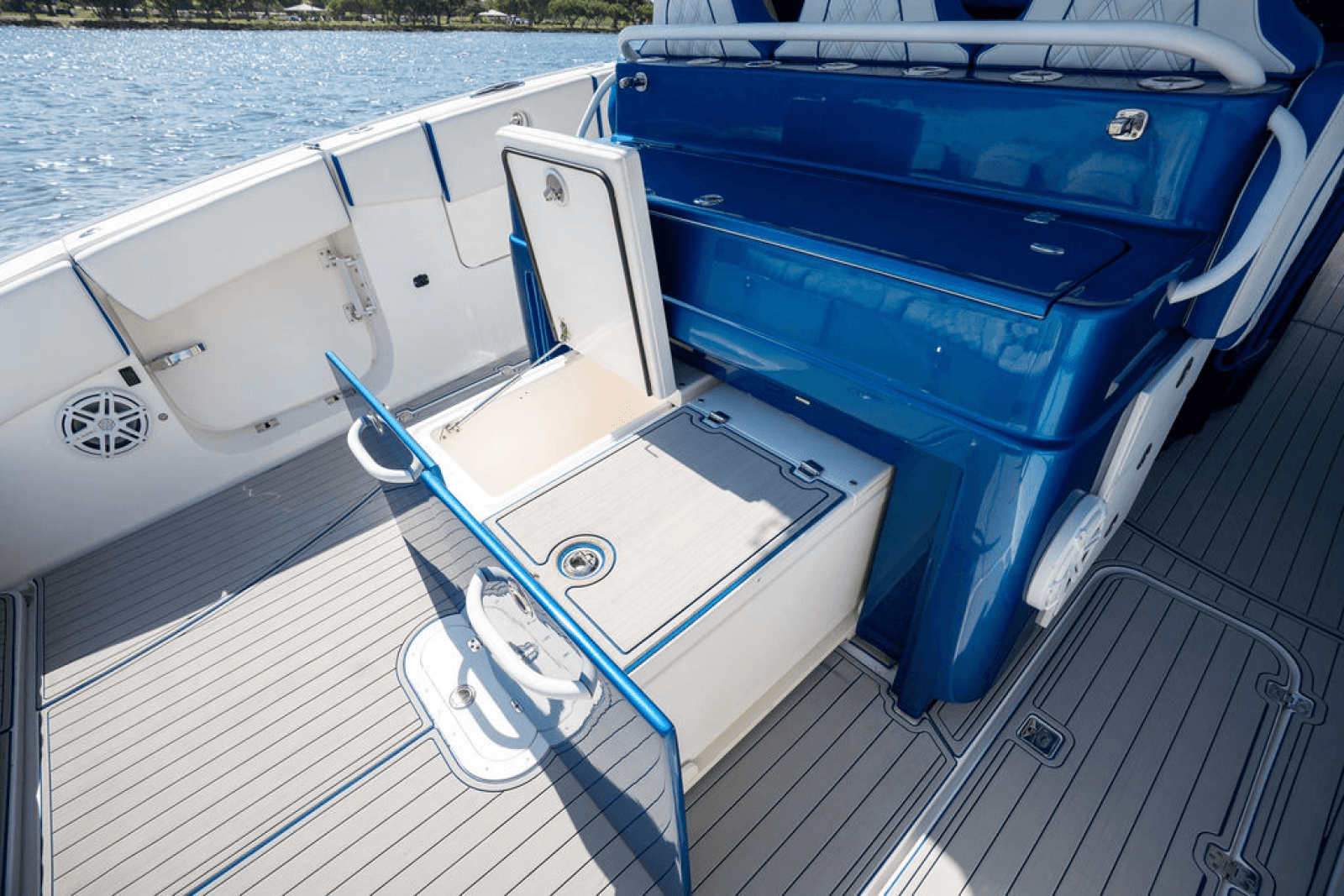 2019 Midnight Express 43 Open