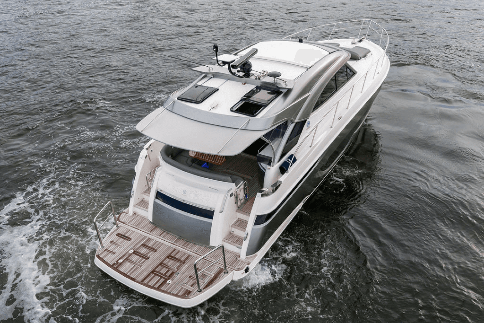 2026 Riviera 4600 Sport Yacht Platinum Edition