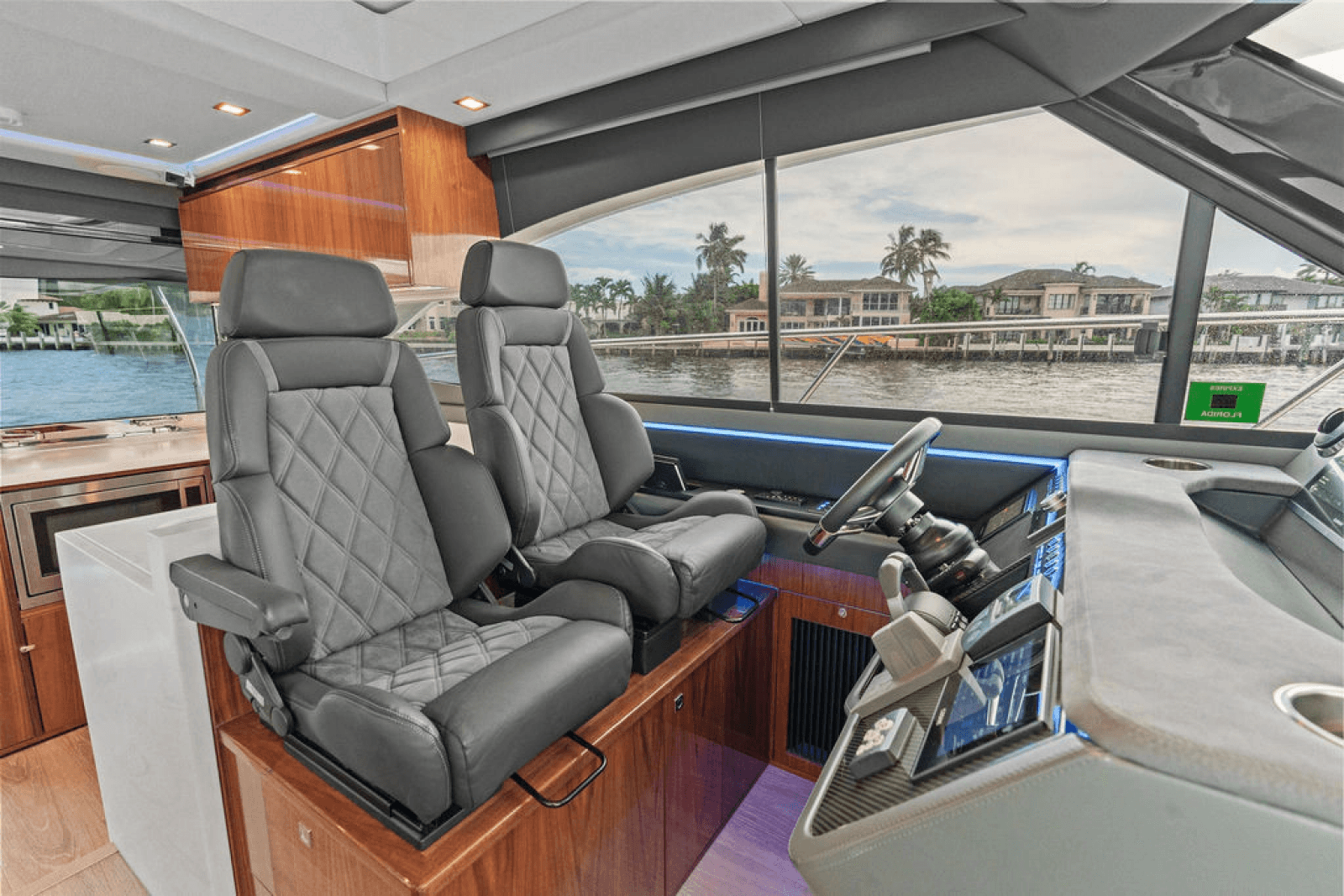 2026 Riviera 4600 Sport Yacht Platinum Edition