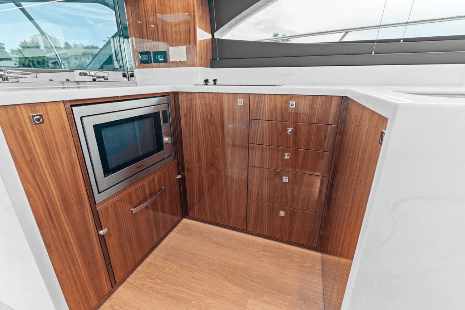 2026 Riviera 4600 Sport Yacht Platinum Edition