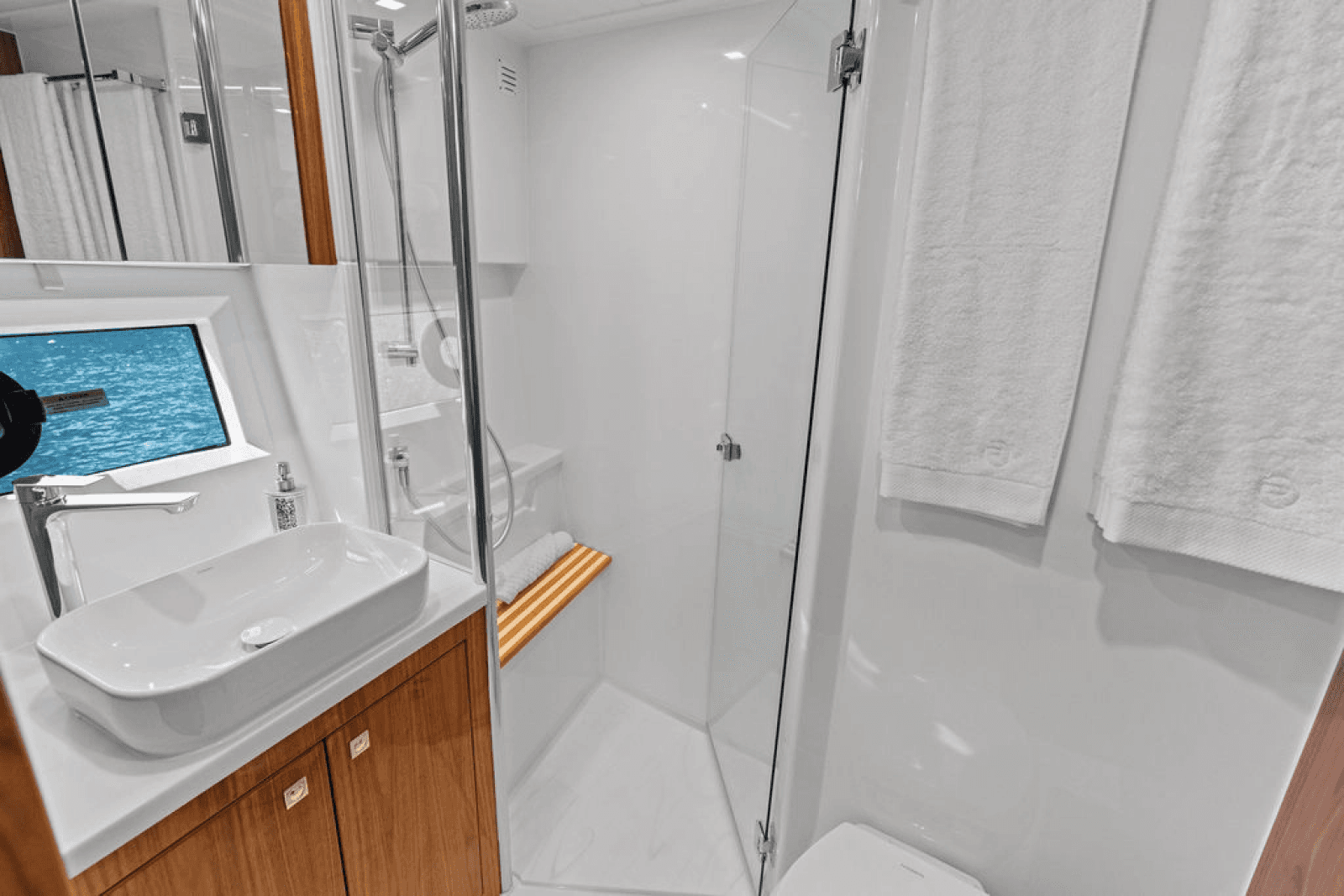 2026 Riviera 4600 Sport Yacht Platinum Edition