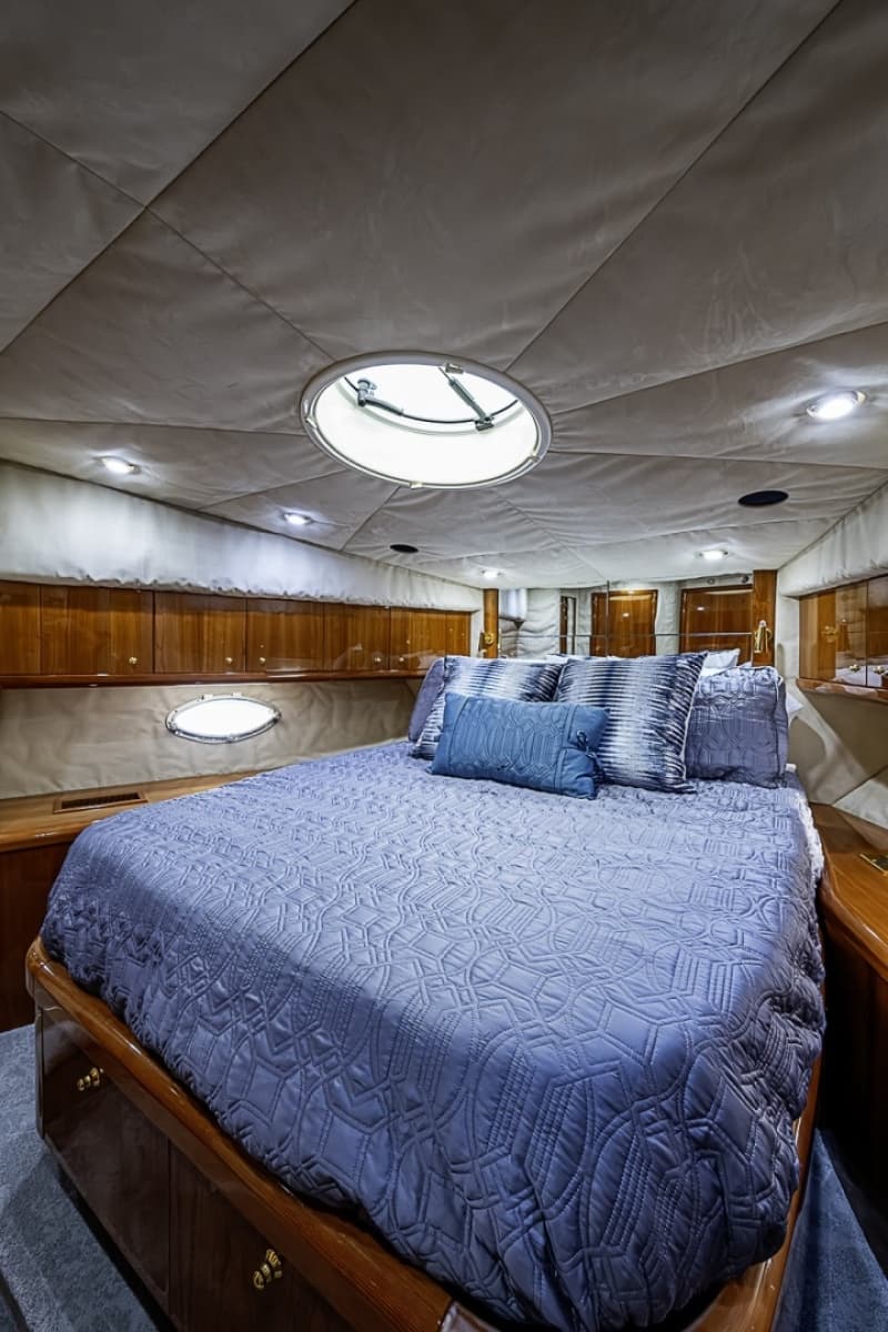 Sunseeker 62 EAGLE II - VIP Stateroom Forward