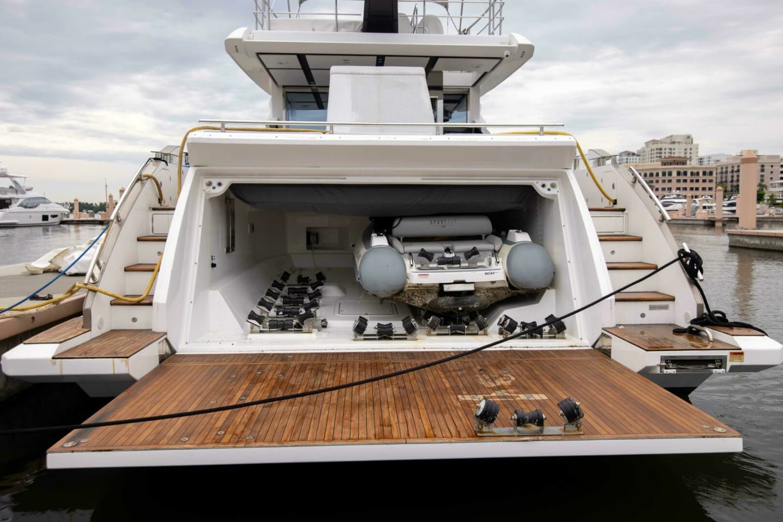 Azimut 70 Triple Play -
