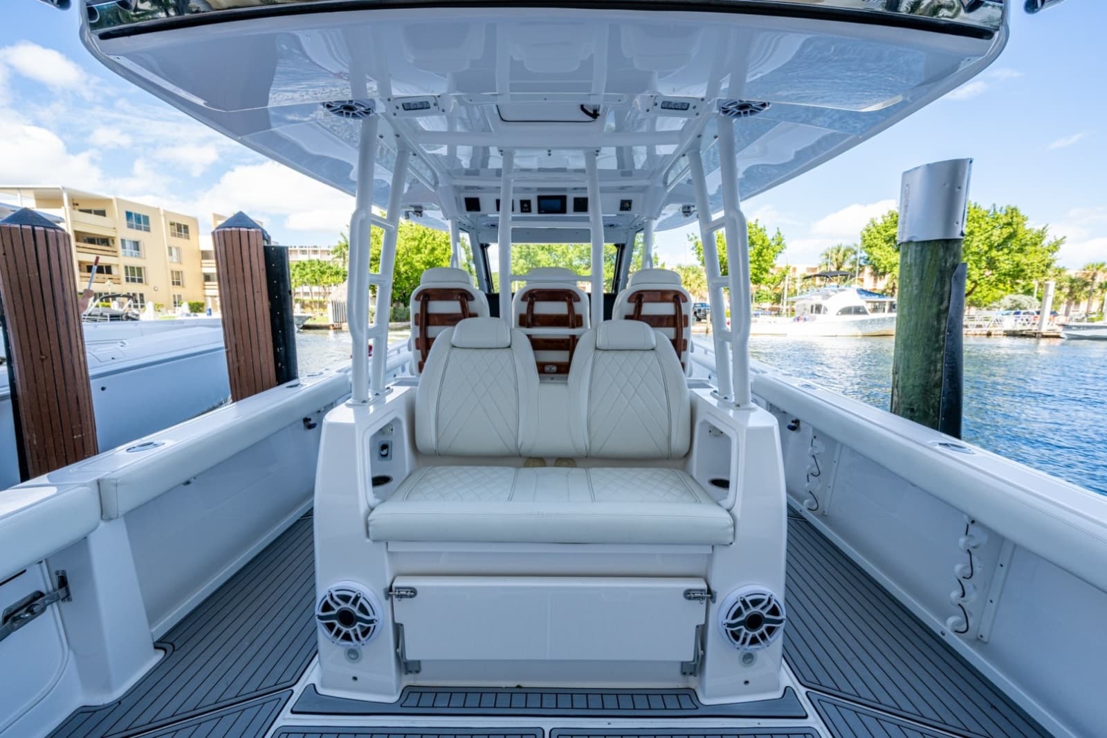 2020 Everglades 395 Center Console