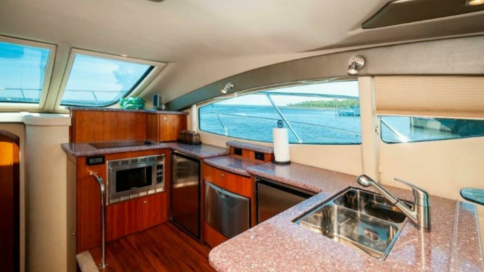 2006 47 Cruisers Galley