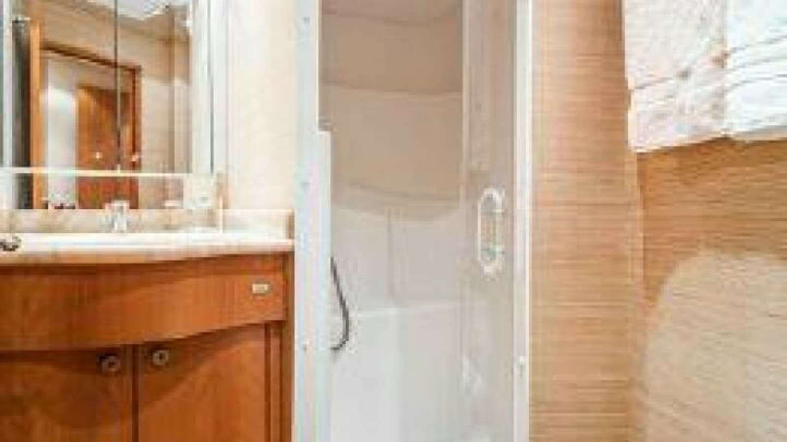 2008 77 Enclosed Bridge "Desperado"-Guest Stateroom Head 2