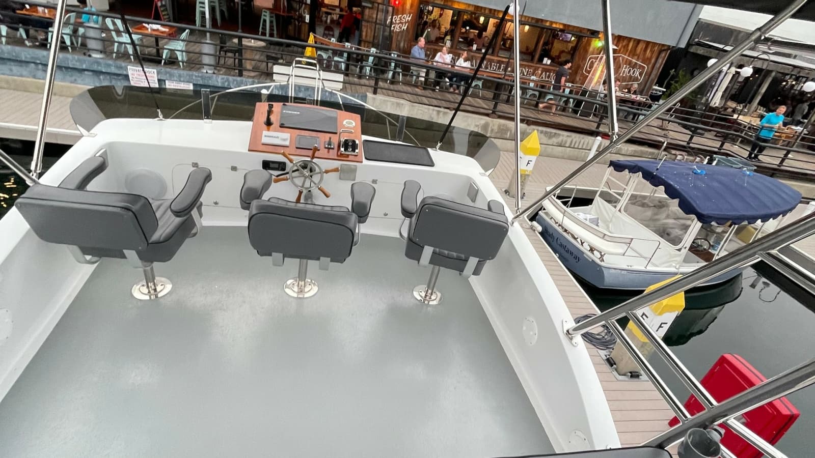 2019 Donelle 35 Flybridge Sportfish "BEAR FLAG 3.0" - Flybridge Helm Station with Seating