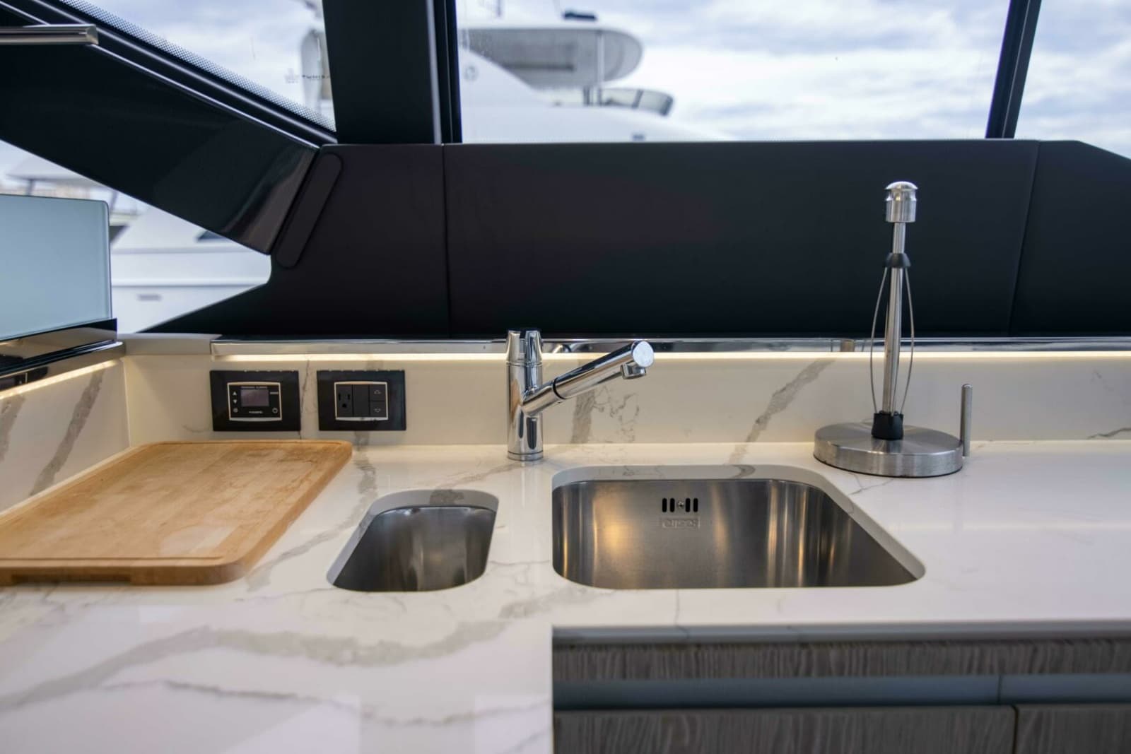 Azimut 70 Triple Play -