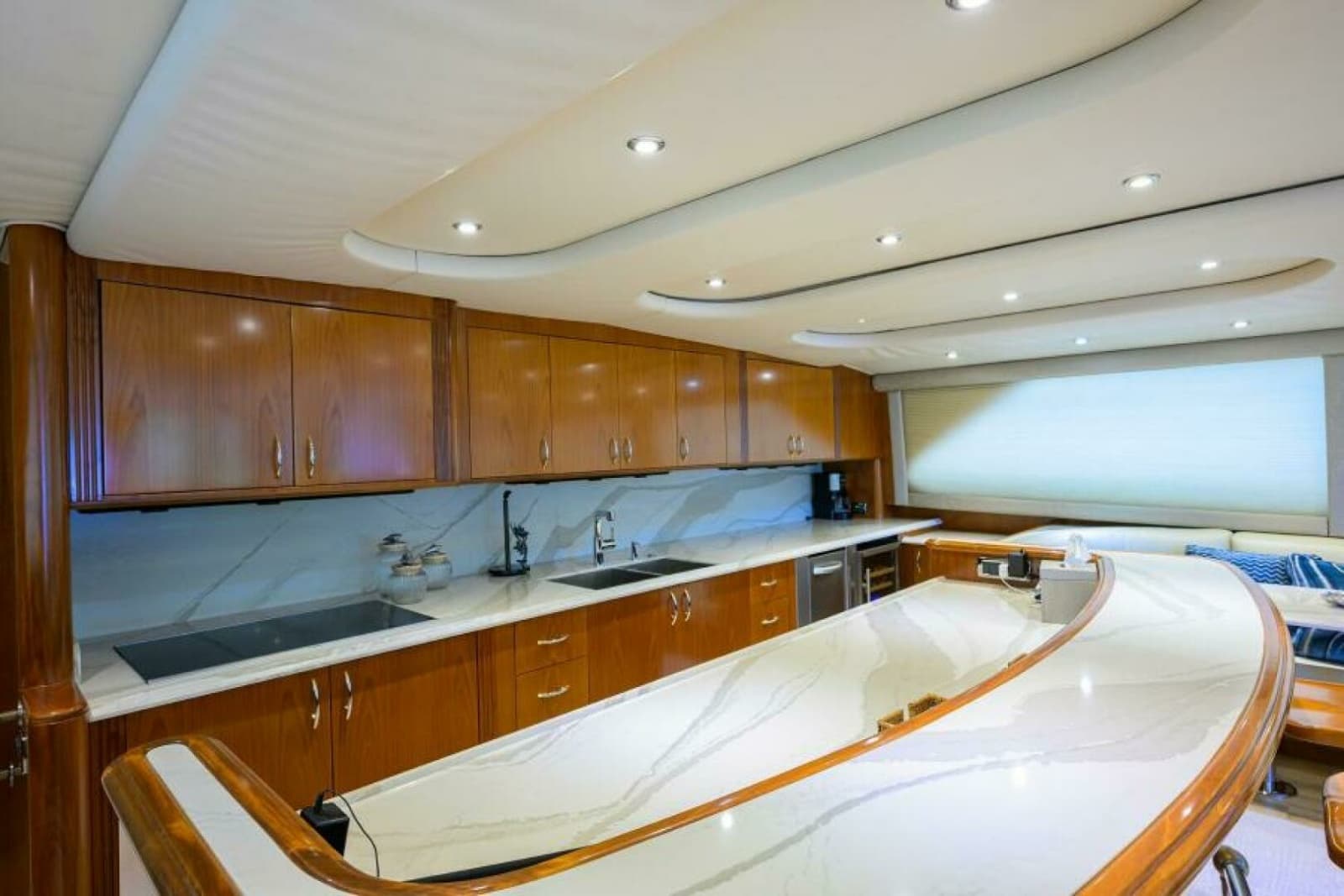 2004 Sea Force IX 82 Enclosed Bridge