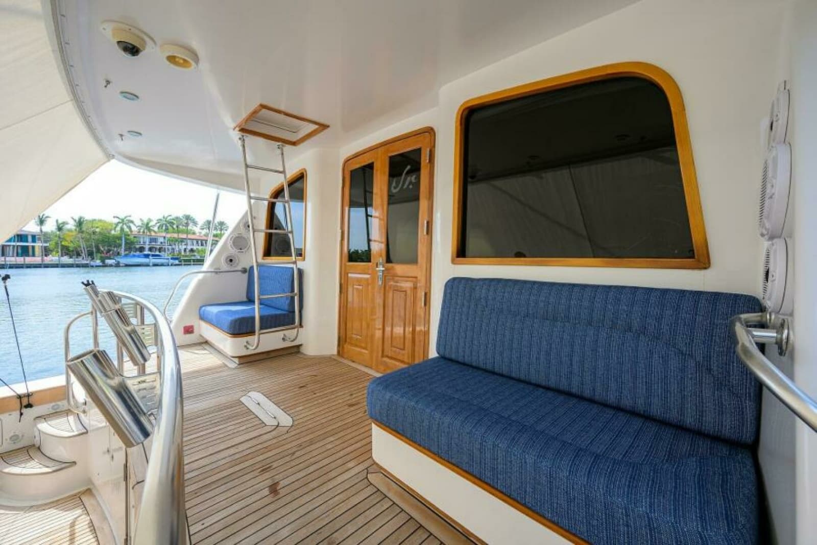 2004 Sea Force IX 82 Enclosed Bridge