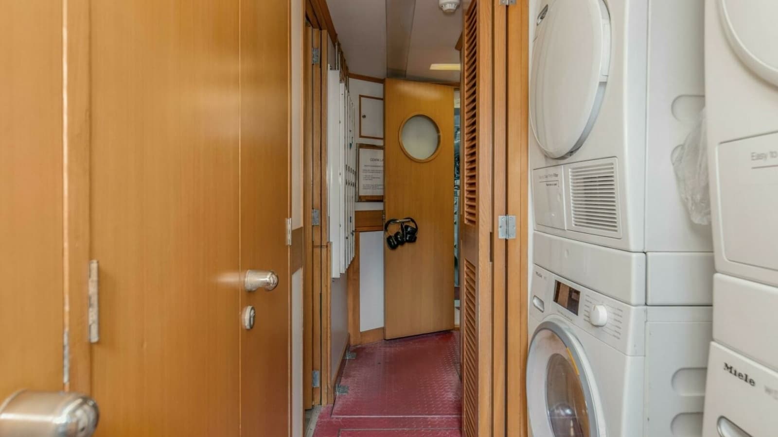 1989 116' Feadship Boss Downstairs Hallway