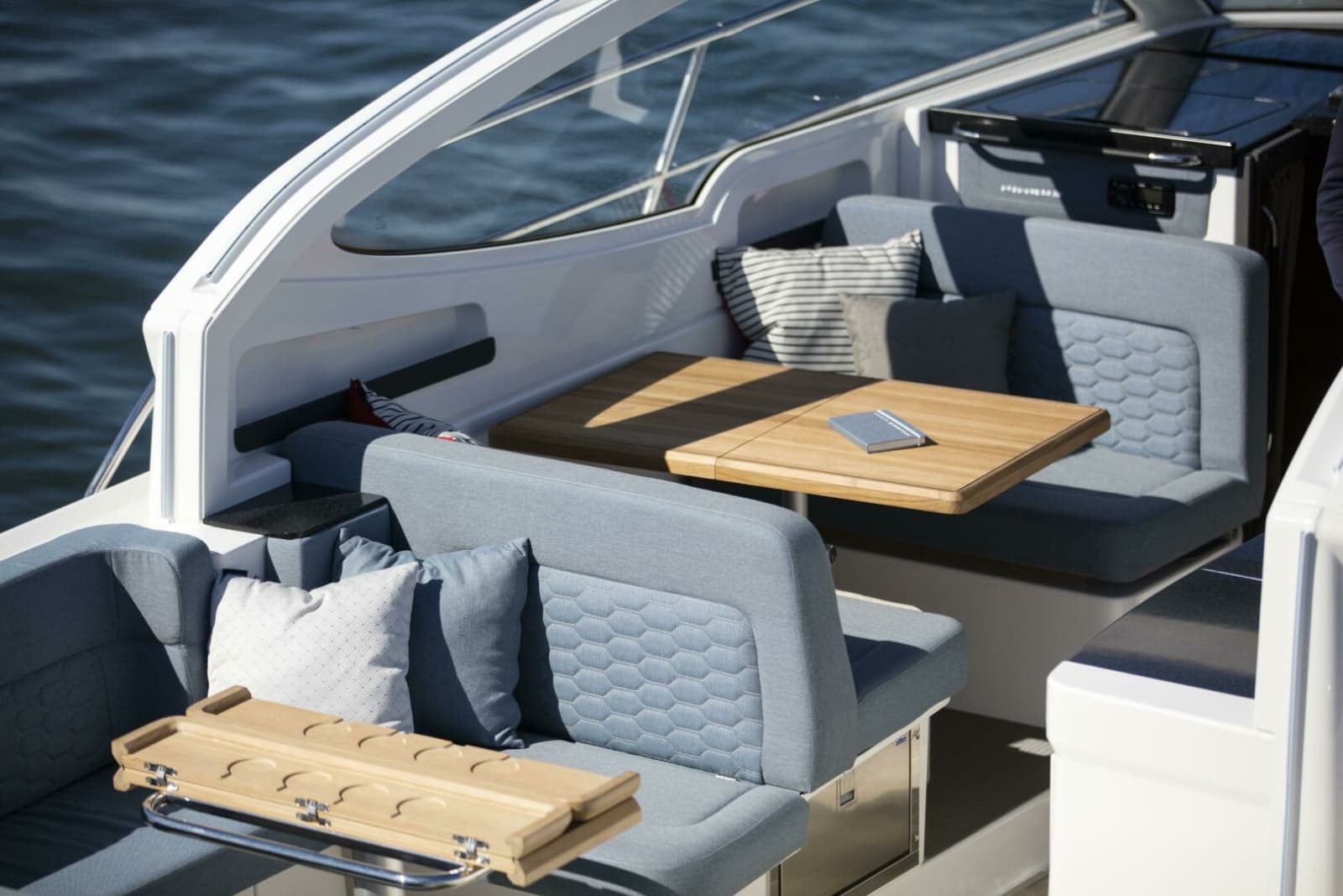 Nimbus 305 Drophead Aft Seating