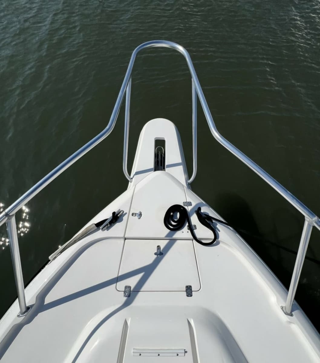 Intrepid 37 FINSURE - Exterior Bow