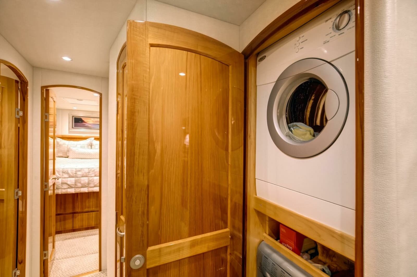 Viking 70 Convertible - Laundry
