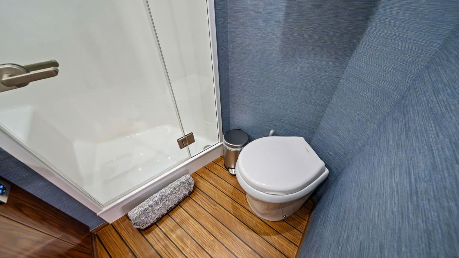 En-Suite Bathroom with Shower