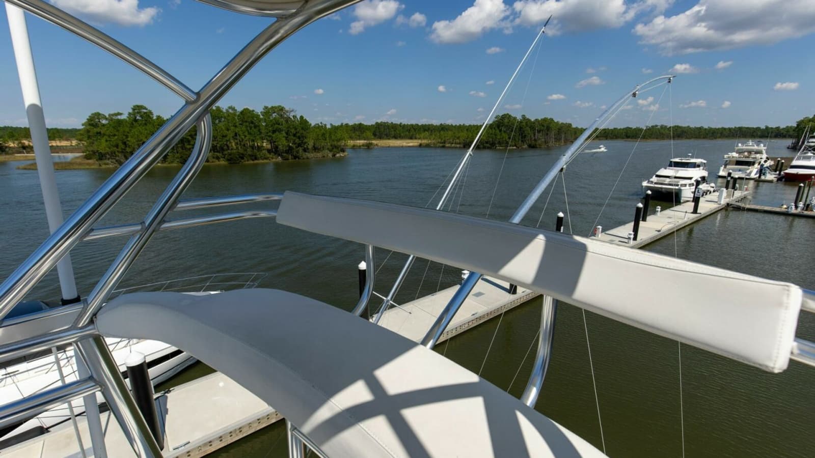 50_2827464_2005_76_whiticar_enclosed_bridge_badonkadonk_flybridge_1