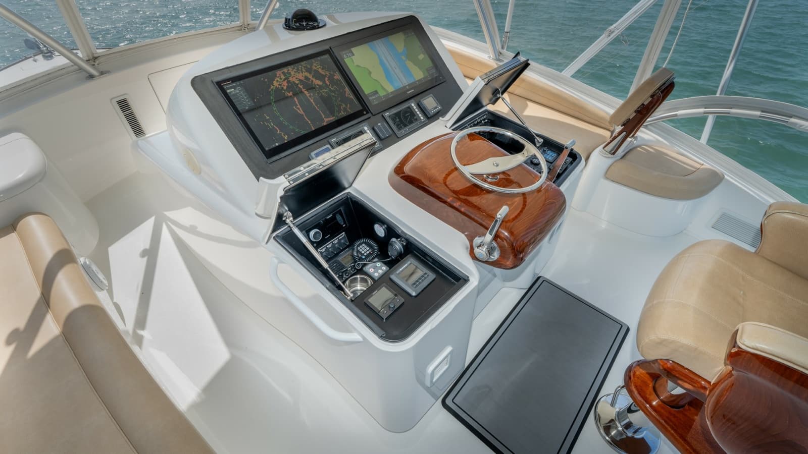 Flybridge Helm Station