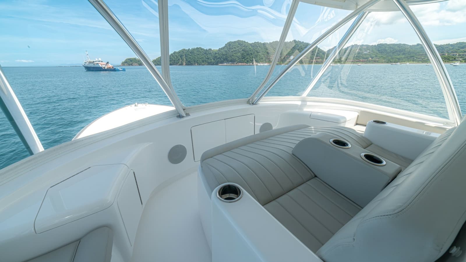 Flybridge Seating with Ocean View