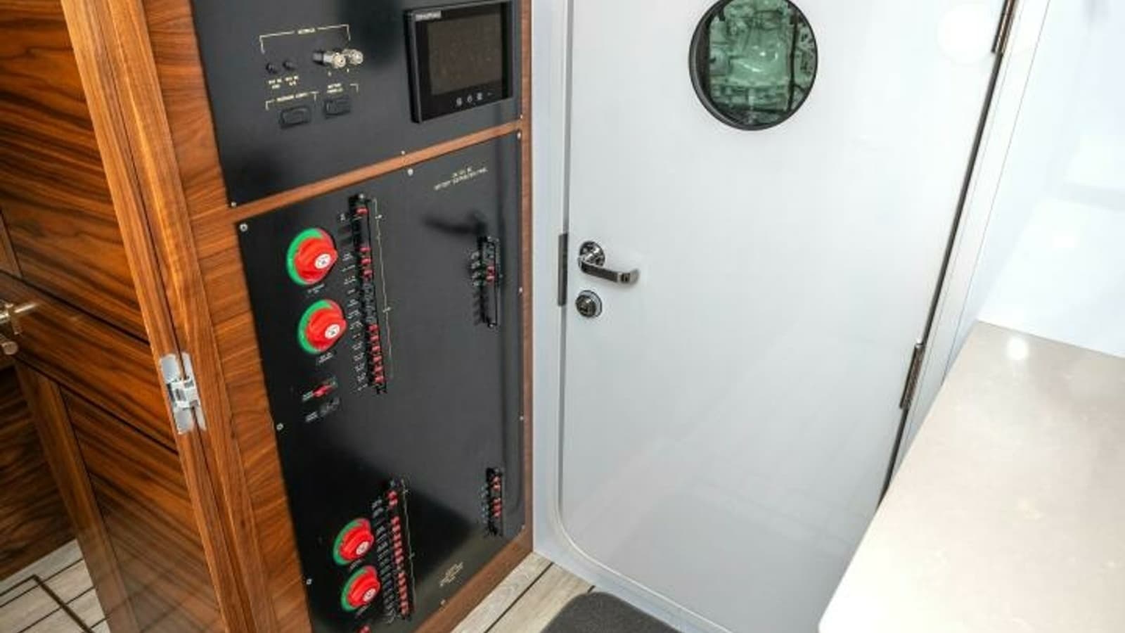 2025 Viking 90C "Zatara"