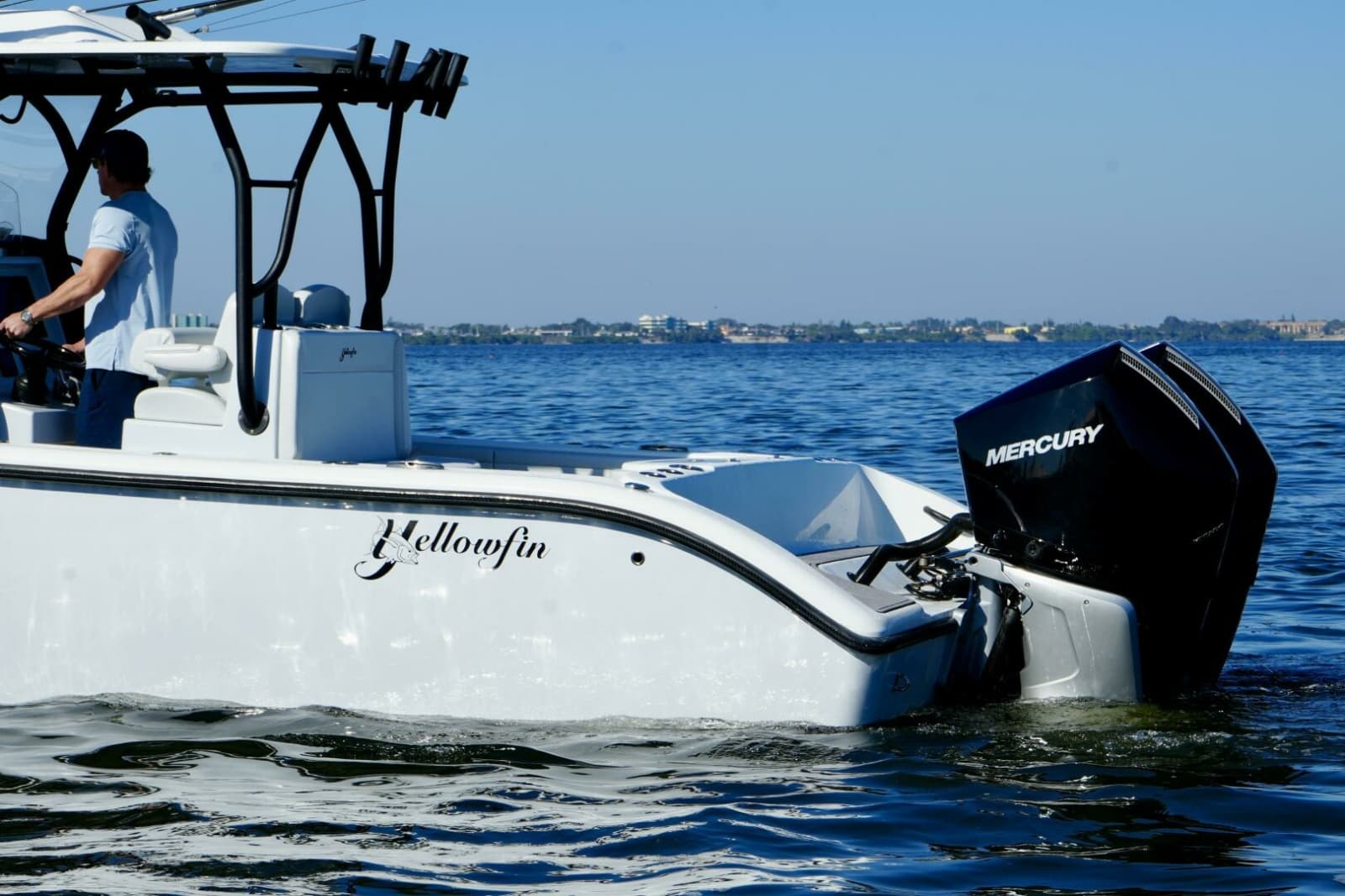 Yellowfin 32 Luhn 32- Stern and Engines